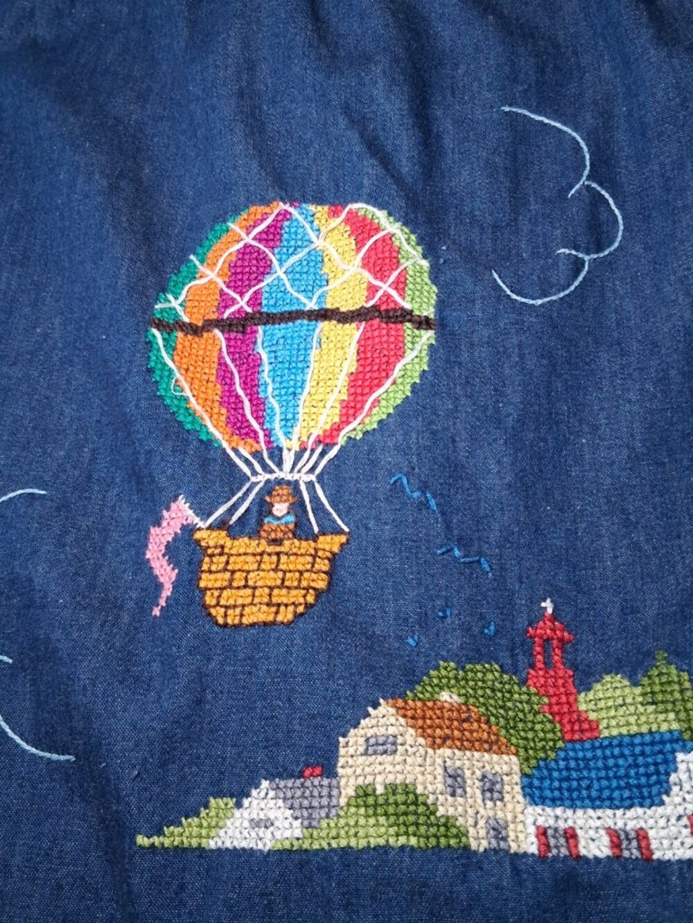Hot Air Balloon Over Village Cross Stitch Chambray Shirt Large Blue Open Front - Picture 10 of 16